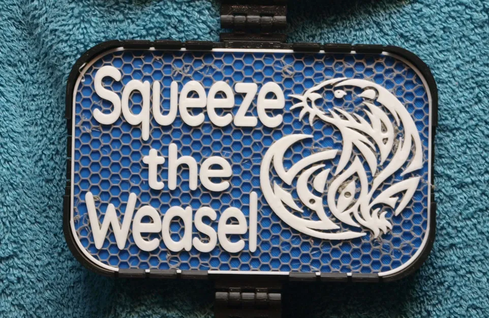 Bảng hiệu Squeeze the Weasel - Image 1