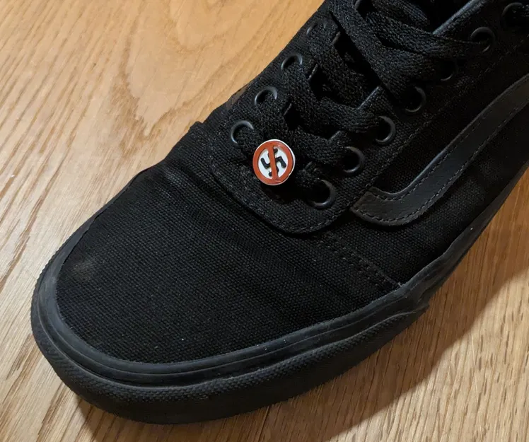 Hạt xỏ dây giày No Fascism - Image 1