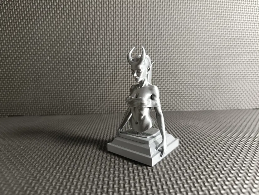 Levitating Demoness - Tượng Nữ Quỷ Ma Mị Đầy Cuốn Hút - Image 1