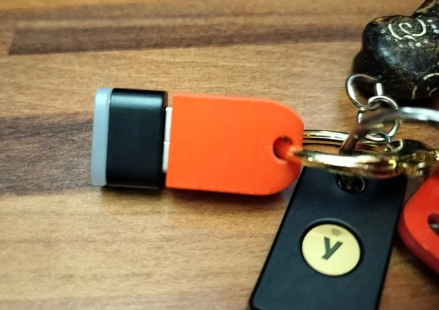 Móc khóa đựng USB tiện lợi (Quick-Access USB Keychain) - Image 1