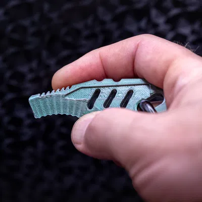 Dụng cụ mở thùng EDC có răng cưa (Móc khóa cắt bao bì)