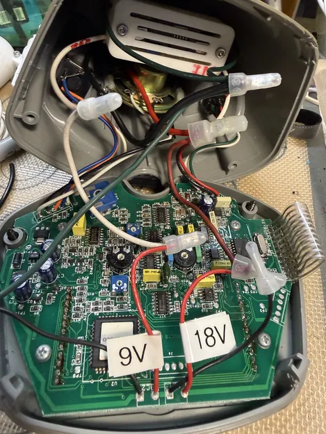 Ngàm chuyển đổi máy dò kim loại Discovery 3300 sang pin DeWalt - Image 7