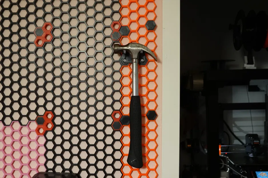 Giá treo búa cỡ vừa (8 oz / 225g) cho Honeycomb Storage Wall (HSW) - Có file Fusion 360 & STEP - Image 1