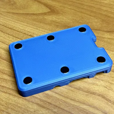 Đế gắn nam châm tiện lợi cho vỏ Raspberry Pi 3/4