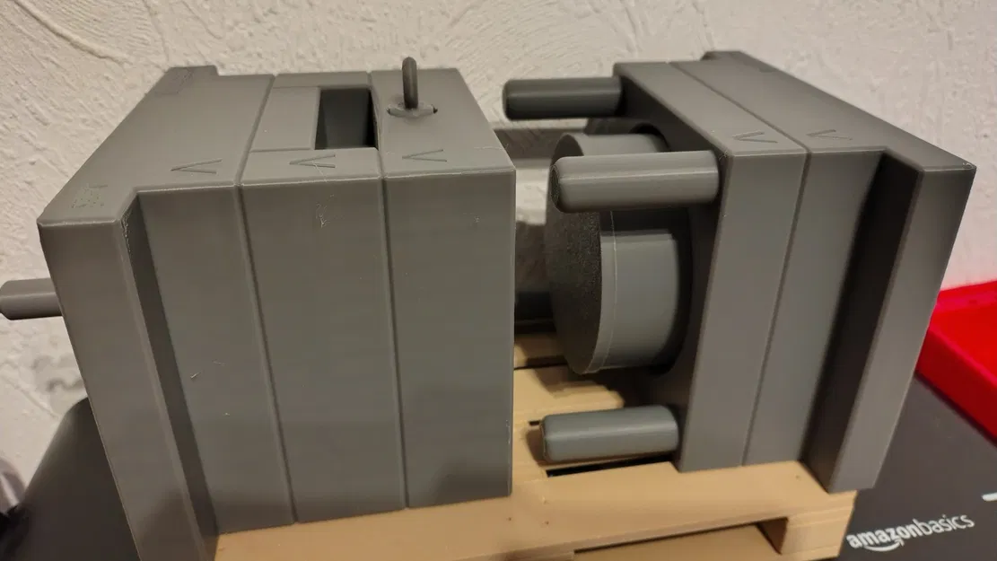 Mô hình khuôn ép nhựa - Khuôn kèm hộp đựng bên trong - Ống heo tiết kiệm - Image 2