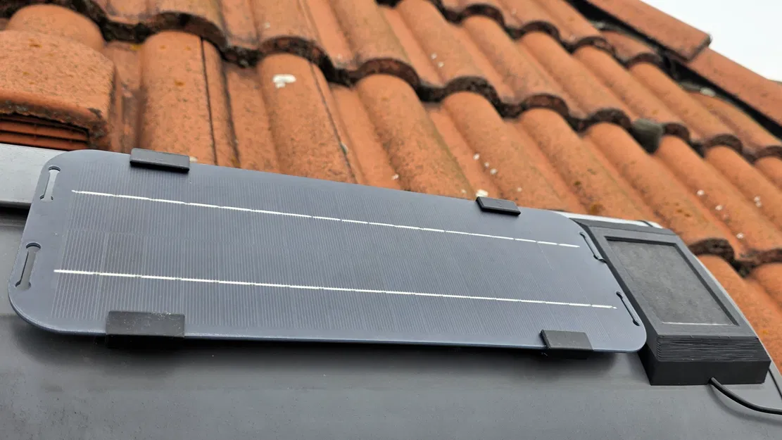 Giá đỡ tấm pin mặt trời và cảm biến mưa điều chỉnh được cho cửa sổ Velux - Image 1