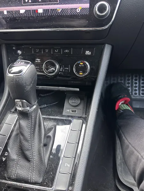 Nắp che ổ cắm tẩu thuốc cho xe Skoda Superb 3 - Phụ kiện 3D đẹp - Image 1