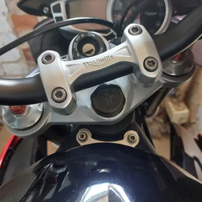 Nắp đậy cổ xe Triumph Top Yoke Plug - Phụ kiện in 3D trang trí tinh tế