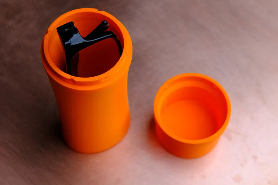 Hộp đựng kính Twist Lock (Khóa xoay) - Image 1