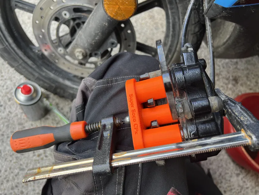 Dụng cụ ép piston heo thắng trước cho xe Super Soco CPx - Image 2