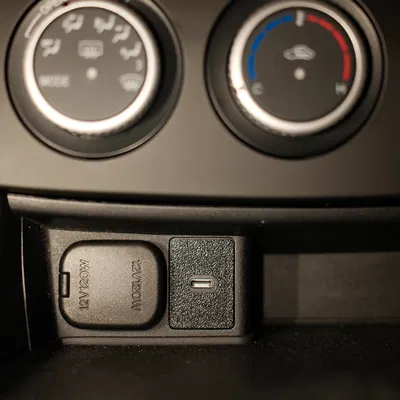 Ngàm gắn cổng USB-C cho Mazda NC Miata (Dành cho đầu Sony XAV)