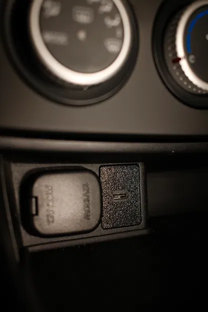 Ngàm gắn cổng USB-C cho Mazda NC Miata (Dành cho đầu Sony XAV) - Image 3