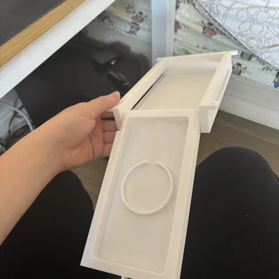 Bộ phụ kiện gắn bàn đa năng: Khay giữ lon và giá đỡ điện thoại 3D