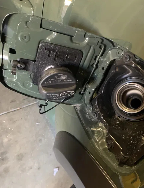 Giá đỡ nắp bình xăng cho Toyota Tacoma thế hệ 3 - Image 1