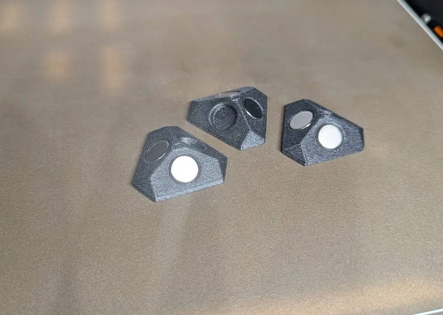 Nắp đậy góc Core One thiết kế gắn nam châm 10x3 tiện lợi - Image 1