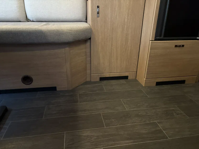 Lưới tản nhiệt (Zirkulationsgitter) cho xe Caravan Knaus Tabbert - Image 1