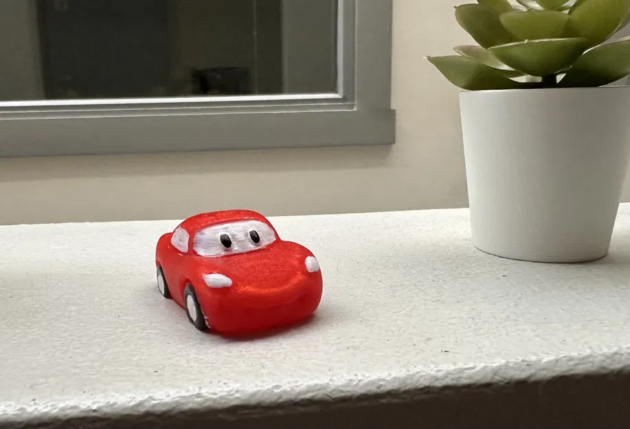 Mô hình Lightning McQueen để bàn (Deskbuddy) - Image 1