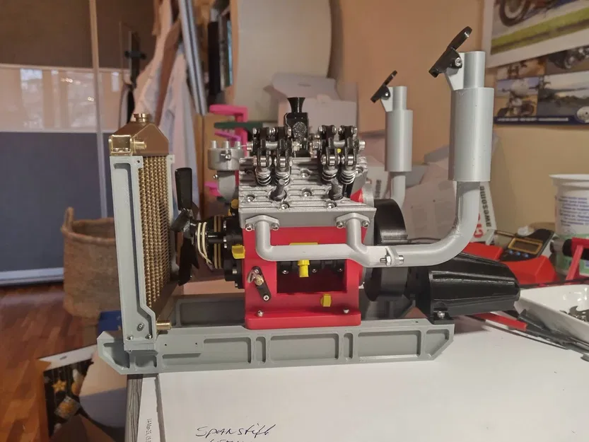 Mô hình động cơ Howell V-four vận hành được - Image 1