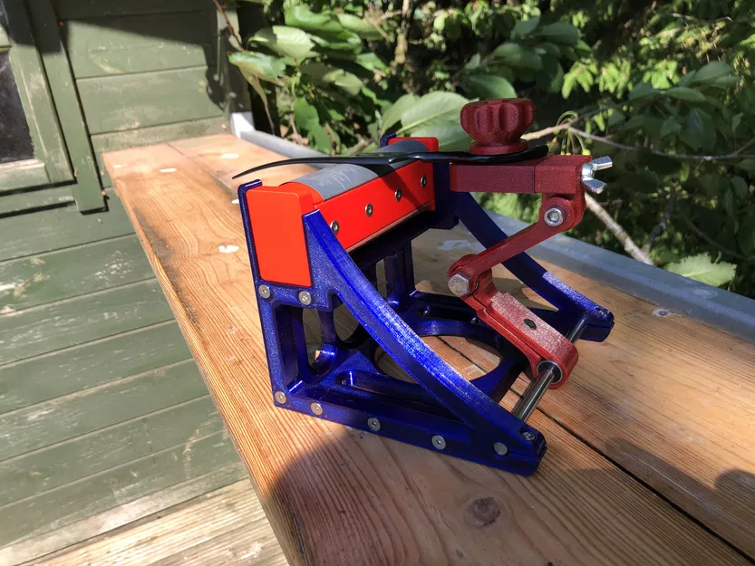 McRideline rev1 - Dụng cụ hỗ trợ mài lưỡi kéo cong - Image 2