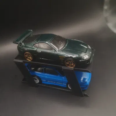 Kệ trưng bày Hot Wheels cho 2 xe – Tương thích đường dốc (Tỉ lệ 1:64)