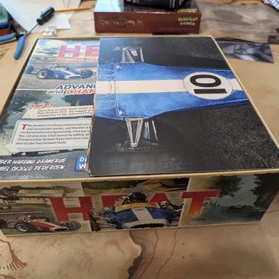 Khay đựng Heat: Pedal to the Metal (kèm bản mở rộng, bọc sleeve, không cộm nắp)