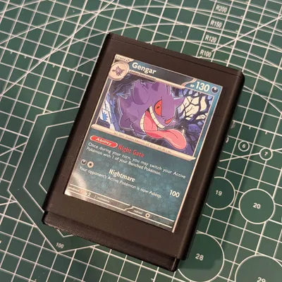 Hộp Đựng Bài Pokemon V1 (Có Cửa Sổ & Khe Để Xu) Chứa 60+ Lá