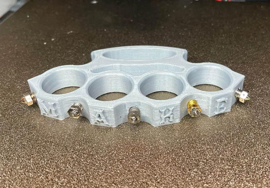 Maker's Knuckle Duster - Dụng cụ giữ nozzle độc lạ - Image 1