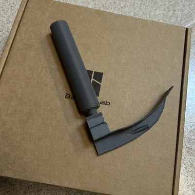 Mô hình 3D đèn soi thanh quản (Laryngoscope) dùng trong đào tạo y khoa