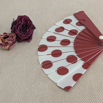 Quạt Cầm Tay - Họa Tiết Chấm Bi