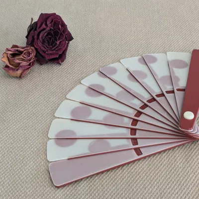 Quạt Cầm Tay - Họa Tiết Chấm Bi