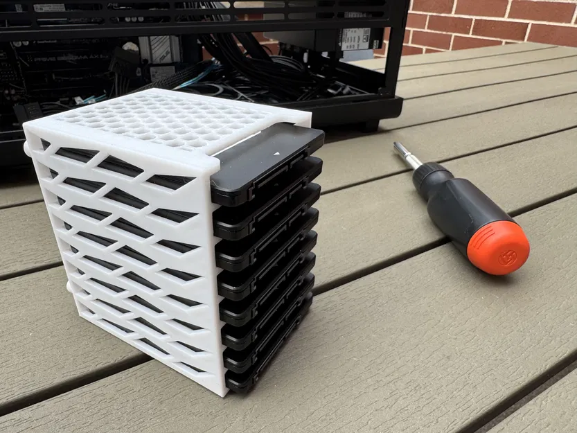 Khung gắn 8 ổ cứng SSD - Image 1