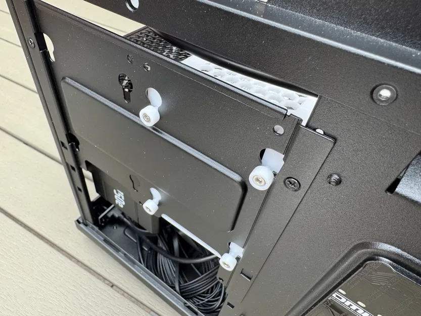 Khung gắn 8 ổ cứng SSD - Image 3