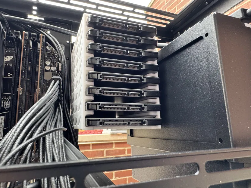 Khung gắn 8 ổ cứng SSD - Image 9