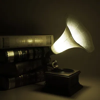 Đèn bàn phong cách máy hát cổ điển (Gramophone lamp)