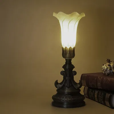 Đèn bàn cổ điển (Classical table lamp)