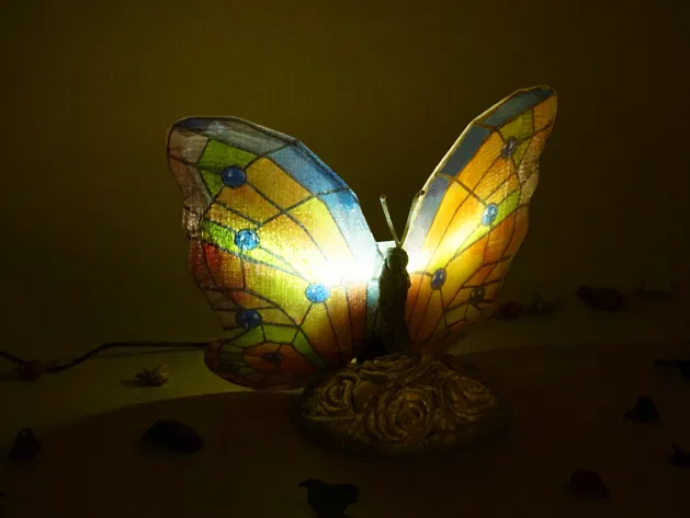 Đèn Ngủ Hình Cánh Bướm Tiffany - Image 3