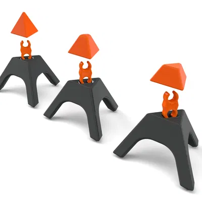 Giá đỡ sơn hình kim tự tháp với các đầu đỡ linh hoạt