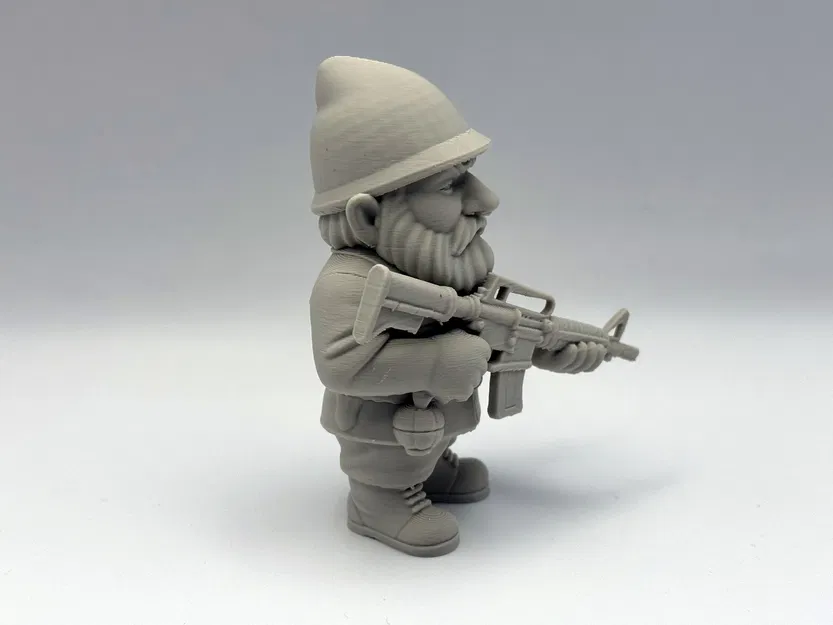 Chú Lùn Làm Vườn Quân Đội (Military Garden Gnome) - Image 2