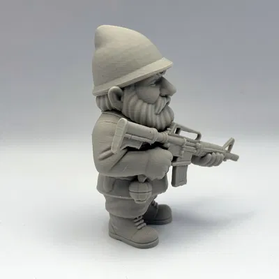 Chú Lùn Làm Vườn Quân Đội (Military Garden Gnome)
