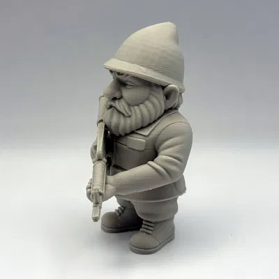 Chú Lùn Làm Vườn Quân Đội (Military Garden Gnome)