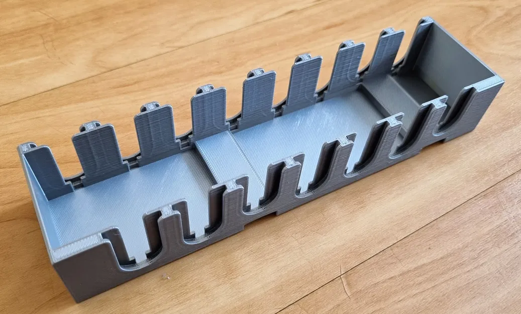 Karak - Giá đỡ nhân vật bằng giấy - Image 1