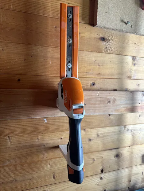 Giá treo tường cho máy tỉa hàng rào STIHL HSA 26 - Image 1