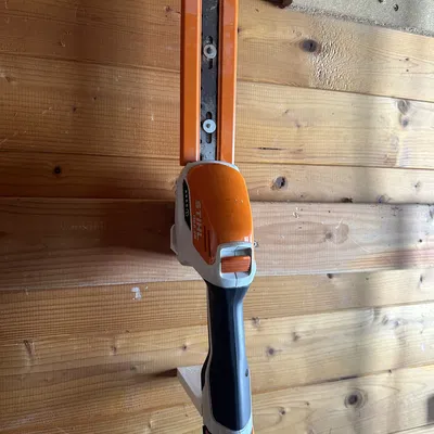 Giá treo tường cho máy tỉa hàng rào STIHL HSA 26