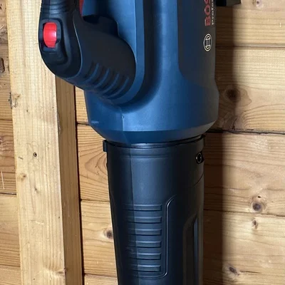 Giá treo tường cho máy thổi lá Bosch Professional GBL 18V-750