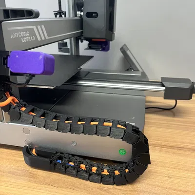 Xích quản lý cáp bên hông cho giá đỡ camera gốc của Anycubic Kobra 3