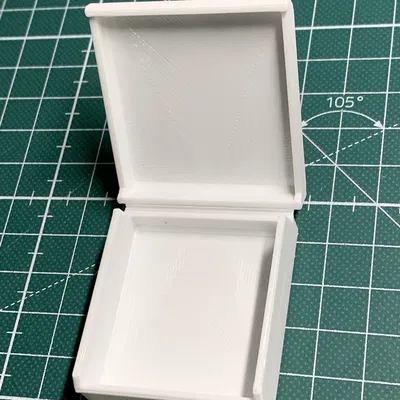 TPU/PP: Hộp 40x40 kèm bản lề sống (dẻo)