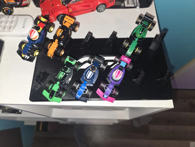 Giá trưng bày xe đua F1 mini với logo độc đáo cho người hâm mộ Lego - Image 1
