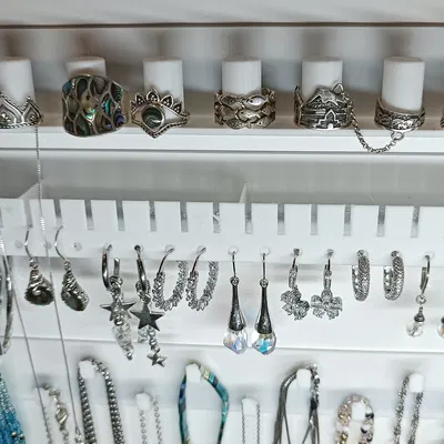 Giá treo trang sức 3D gắn tường: Giải pháp gọn gàng cho phụ kiện