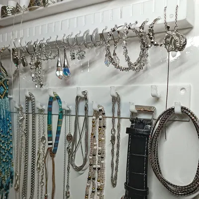 Giá treo trang sức 3D gắn tường: Giải pháp gọn gàng cho phụ kiện