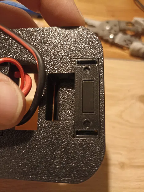 Bộ chuyển đổi (Adapter) dùng pin Makita cho máy công cụ Parkside - Image 2